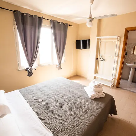 Panzió Departure Rooms&hostels 2*