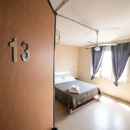 Departure Rooms&hostels 2* Nápoly