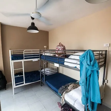Departure Rooms&hostels Nápoly
