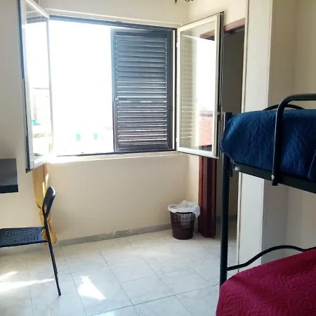 Panzió Departure Rooms&hostels Nápoly